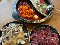 -小志家.鲜牦牛肉牛杂火锅野生菌汤锅