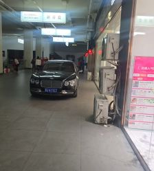 -喜爱高定婚纱摄影