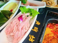 -老牌坊云南鱼豆花火锅(哈西万达店)