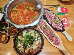 -苗阿哥酸汤牛肉火锅(体育场店)
