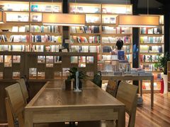 -猫的天空之城概念书店(杭州南宋御街店)