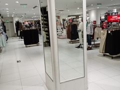 -优衣库(上海正大广场店)