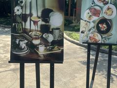 -Chom Cafe and Restaurant
