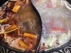 鸳鸯锅-忆川阁·记忆重庆火锅·龙虾·烧烤