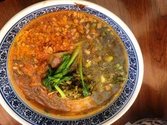 辣肉面加雪菜和毛豆-沪西老弄堂面馆(定西路店)