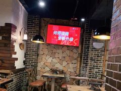 大堂-何师烧烤Pro ·江湖川菜·小龙虾·精酿(太古里旗舰店)