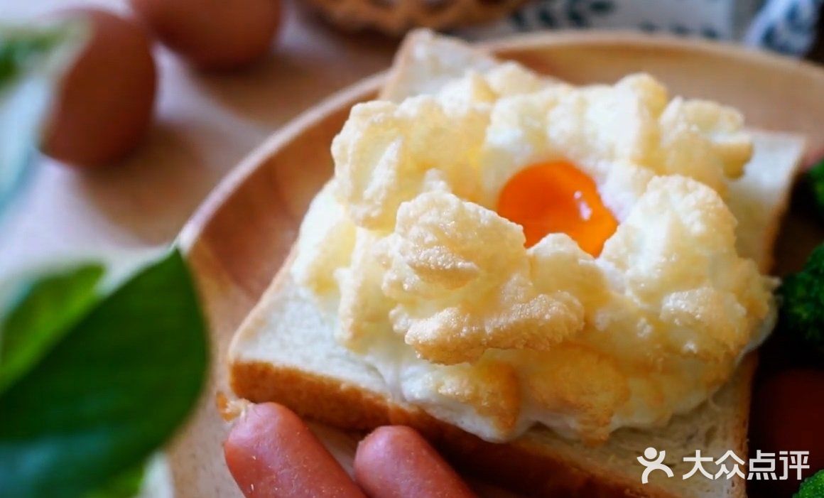 5分钟快手早餐，“美味云朵蛋吐司”    