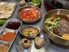 -围炉肉舍•炭烤活鳗•丹东海鲜烤肉(步行街店)