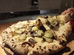 窑烤低温牛肉小土豆披萨配酸黄瓜-五感食喜(南城店)