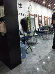 -V8潮牌·接发烫染连锁