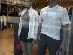 -lululemon(上海浦东IFC店)