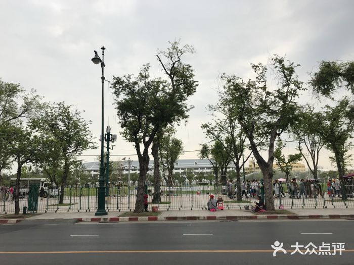 皇家田广场(อนุสาวรีย์ทหารอาสา)图片