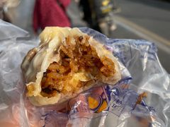 蛋黄芝士纸皮烧麦-鑫震源·苏式大虾生煎(山塘街店)