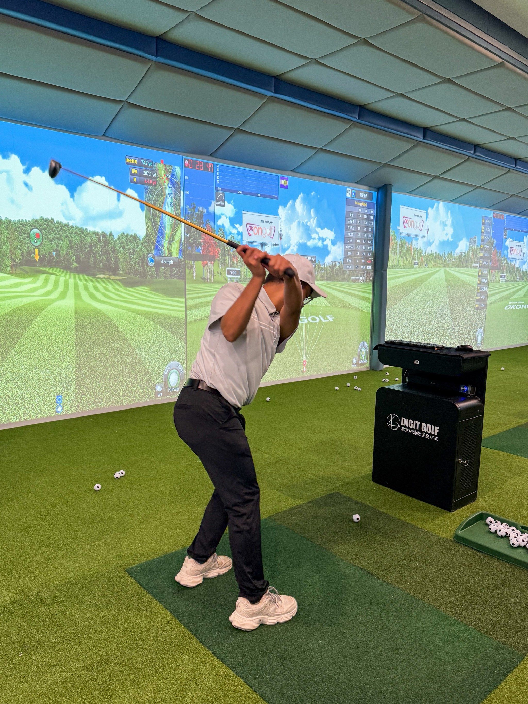 室内高尔夫🏌🏻‍♂️打开了我夏日运动的新思路❗