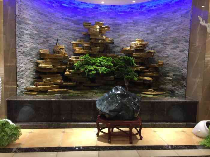 今天想吃海鲜打电话问了下朋友济宁哪家店的海鲜比较好吃朋友给我推荐