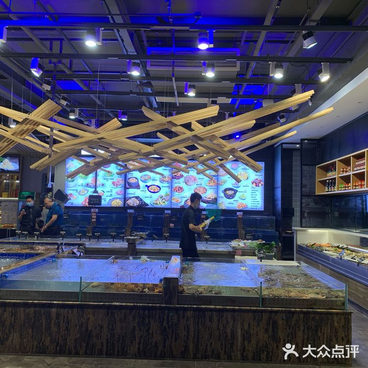 味道都不错，菜品种类很多，就是量有点小