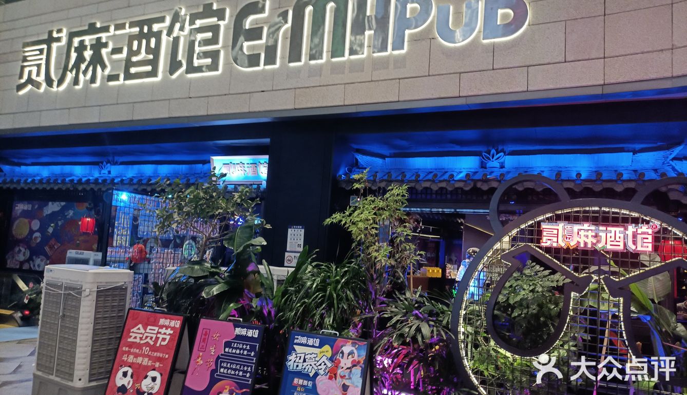 特别是到了晚上,所有店家的灯光打开后特别好看哦