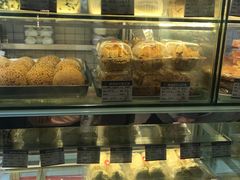 面包甜点陈列柜-白玉兰食品甜凤店(合生汇店)