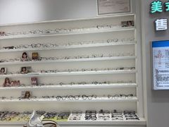 -美式眼镜·授权蔡司.依视路.尼康.豪雅.明月(南翔印象城店)