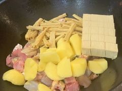 -老刘生态大鱼坊铁锅炖鱼(赛马场店)