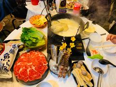 -鲜入围煮花胶鸡海鲜火锅