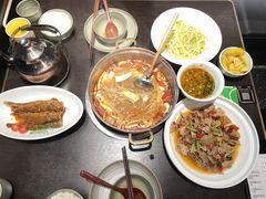 -叶芭蕉·铜锅酸汤牛肉(高铁吾悦店)