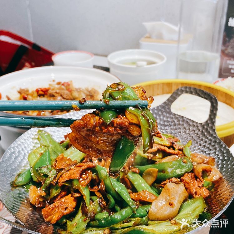 他家的食材非常新鲜 听说这里的厨师都是在十年之上