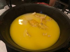 -鲜入围煮花胶鸡海鲜火锅