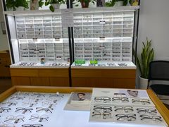 -视野联行眼镜•蔡司•依视路(温江店)