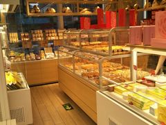 面包甜点陈列柜-好利来(朝外店)