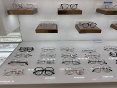 -翰佐蔡司小乐圆·依视路星趣控·暴龙眼镜折扣店