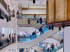 -乐蓬马歇百货公司(Rive Gauche)