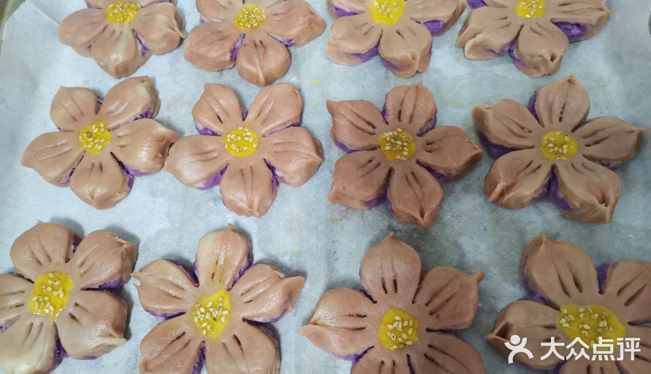 变成更长的一条，再卷起来，盖上保鲜膜