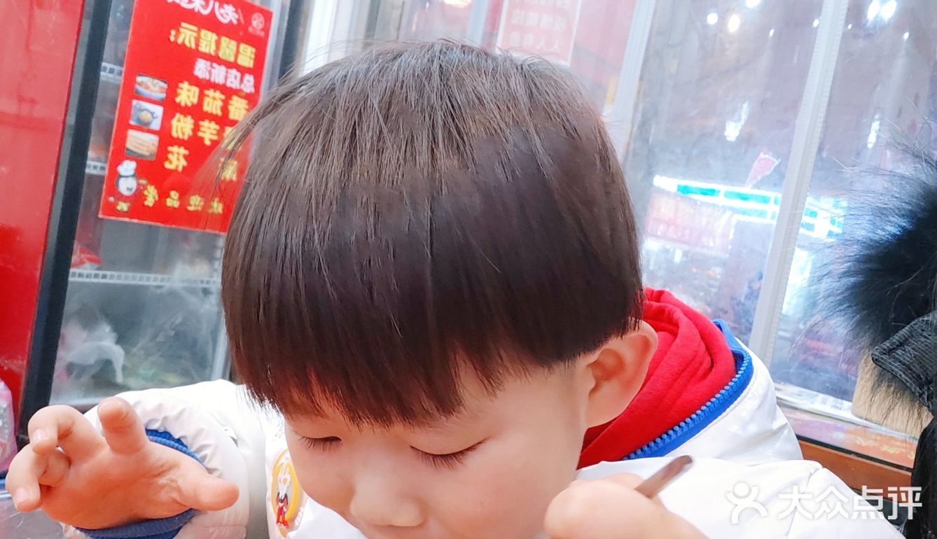 这米线的量大到让我【跪地求饶】[皱眉]