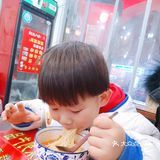 这米线的量大到让我【跪地求饶】[皱眉]