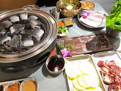 -围炉肉舍•炭烤活鳗•丹东海鲜烤肉(步行街店)