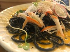 阿拉斯加蟹肉配海胆酱墨鱼汁意面-CHILLAX轻乐时(侨建·Hi City店)