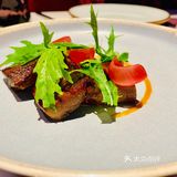 使劲凹造型拍视频，好看极了 然后是菜品