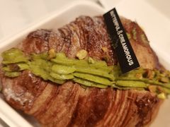 爆浆开心果牛角包-BUTTERFUL&CREAMOROUS 黄油与面包(中山公园龙之梦店)