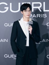 -变画·发型STUDIO