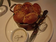 餐前面包黄油-壳里西餐厅Coquille Seafood Bistro(蒙自路店)