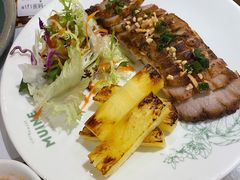 西贡炭烧烤猪颈肉配菠萝-美奈小馆·东南亚菜(福田星河COCO Park店)