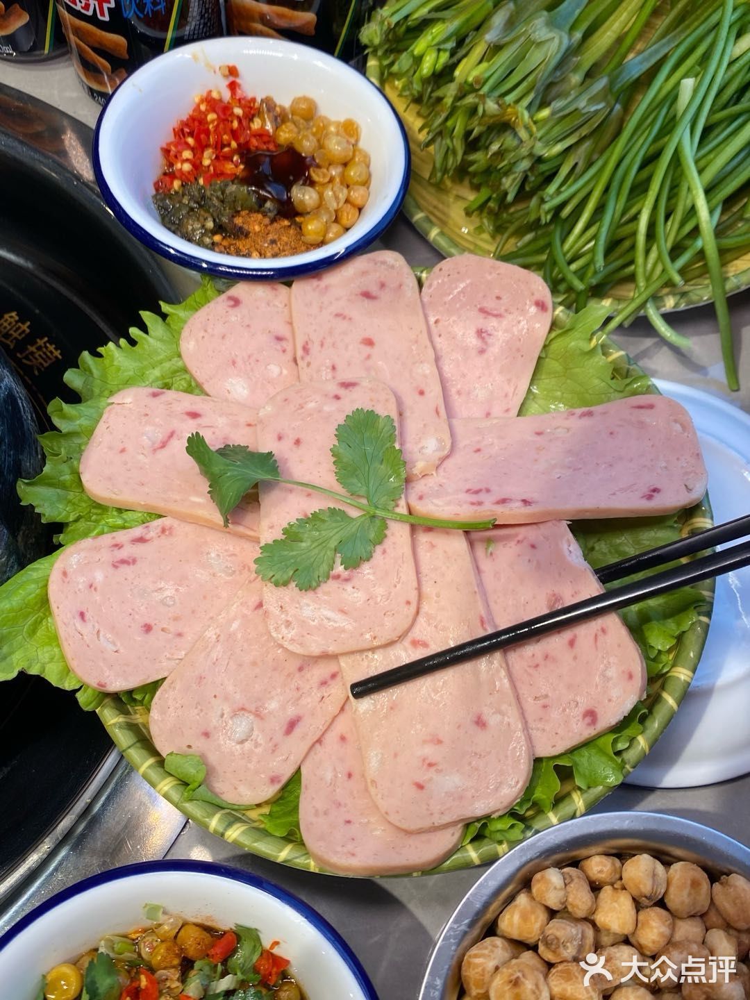 要是来云南没吃它，真的会后悔到拍大腿！走进店里