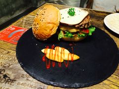 -HIGH FIVE哈福手工汉堡(桂林路店)