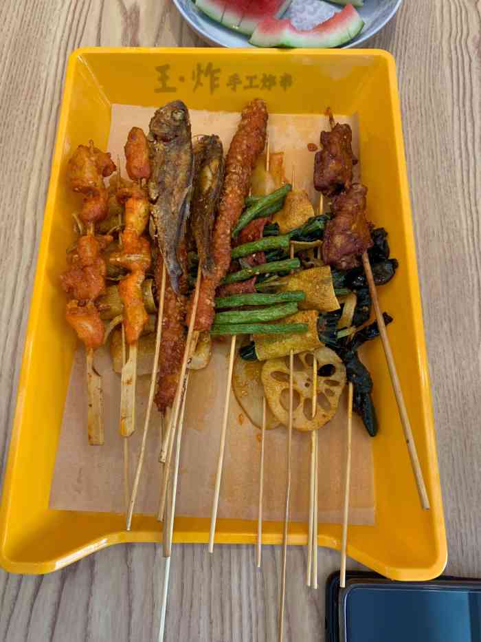 王炸手工炸串-"一店在九龙街～这是二店吧进来点菜的冷.
