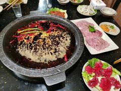 -茅草房·河畔园林火锅