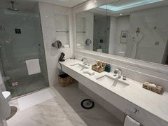 -苏州金鸡湖中茵皇冠假日酒店