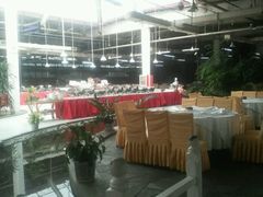 大堂-红栌温泉山庄生态美食餐厅