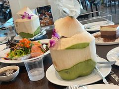 -Chom Cafe and Restaurant