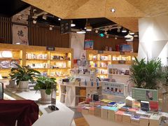 -新华里咖啡书吧(新华书店小寨店)